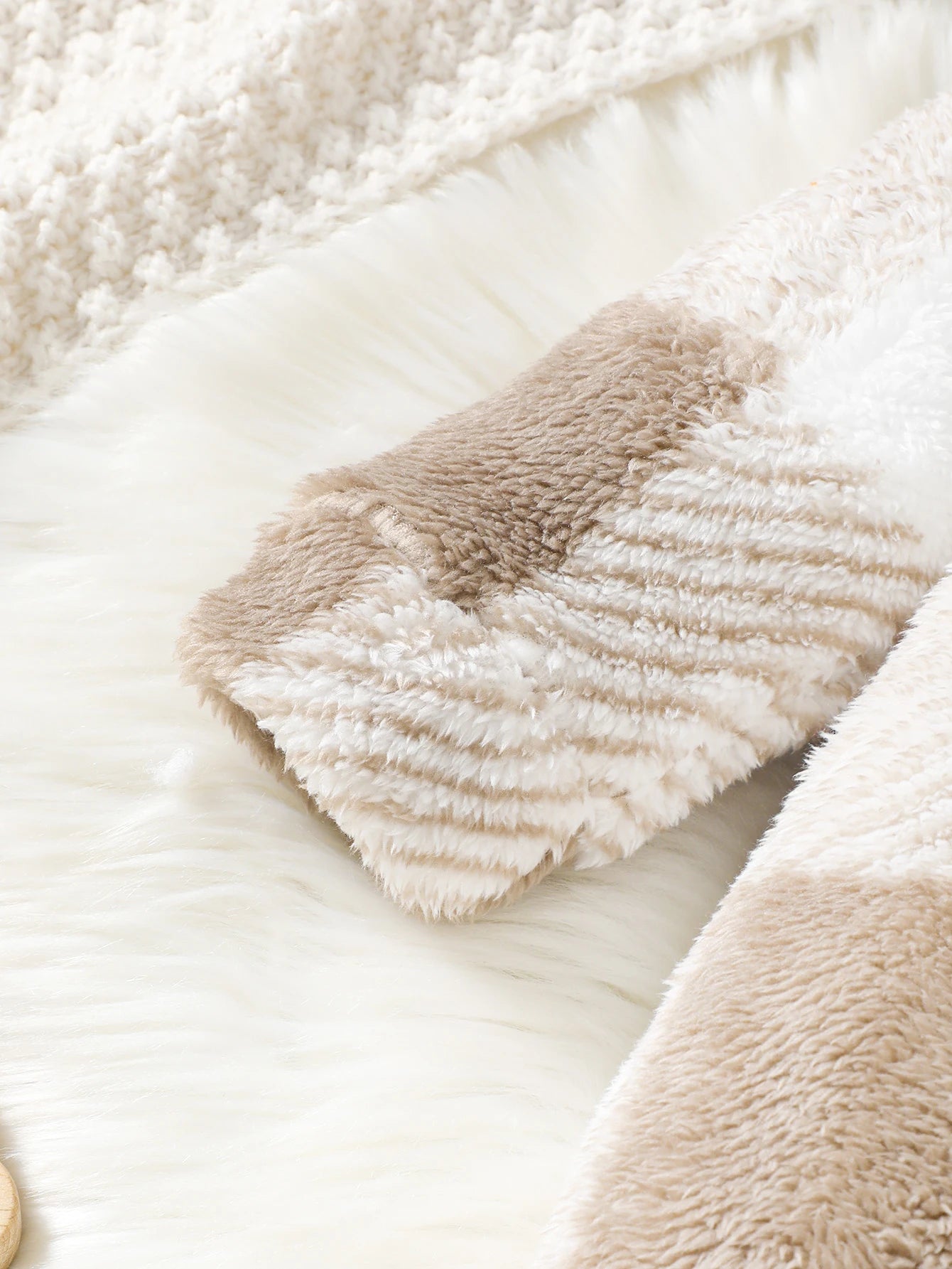 Cozy Plaid Hooded Baby Romper – Warm Winter Jumpsuit for Boys & Girls (3-24 Months) ❄️🍼0